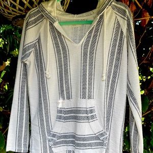 Ocean Drive Clothing Company Women’s Pullover Size Small